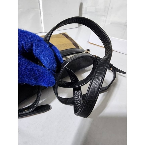 Authentic Burberry House Check Shoulder Bag Beige/Black - Picture 8 of 15